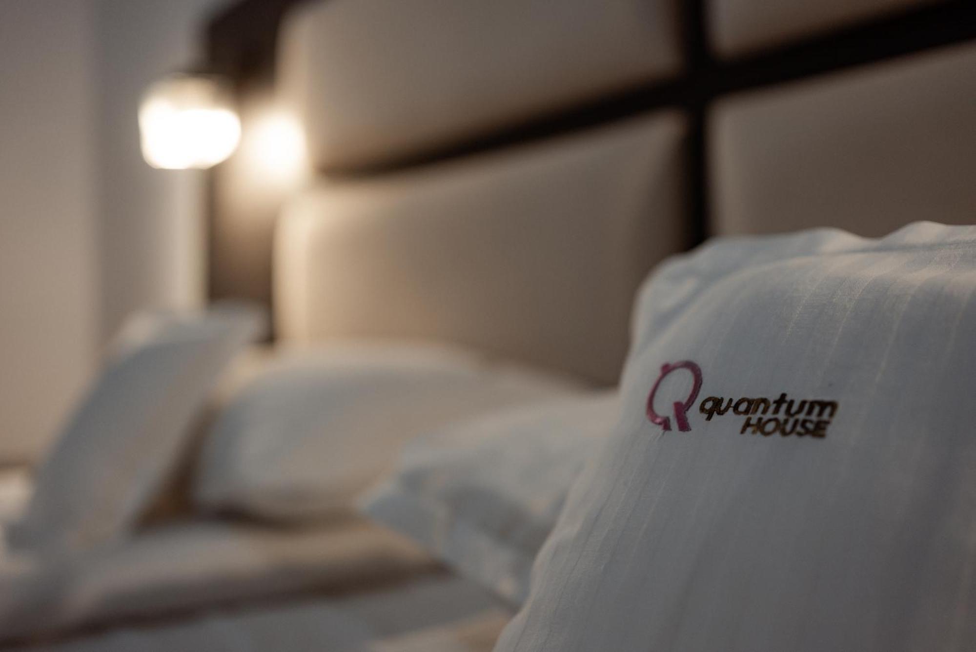 Hotel Quantum House Vatra Dornei Esterno foto