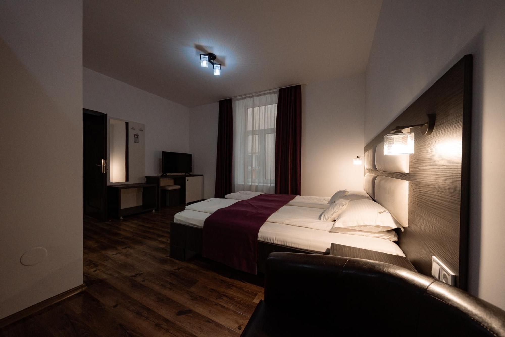 Hotel Quantum House Vatra Dornei Esterno foto