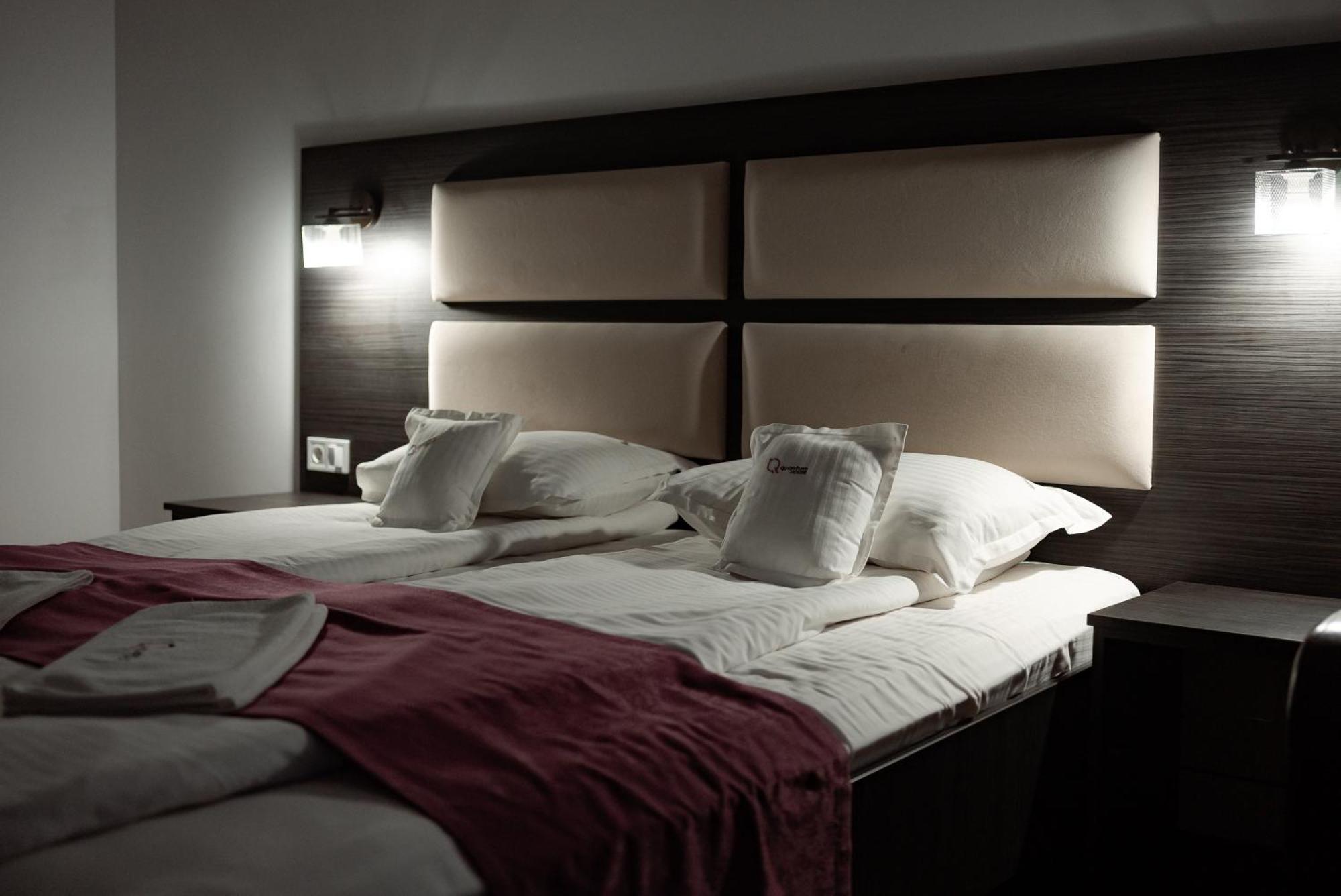 Hotel Quantum House Vatra Dornei Esterno foto