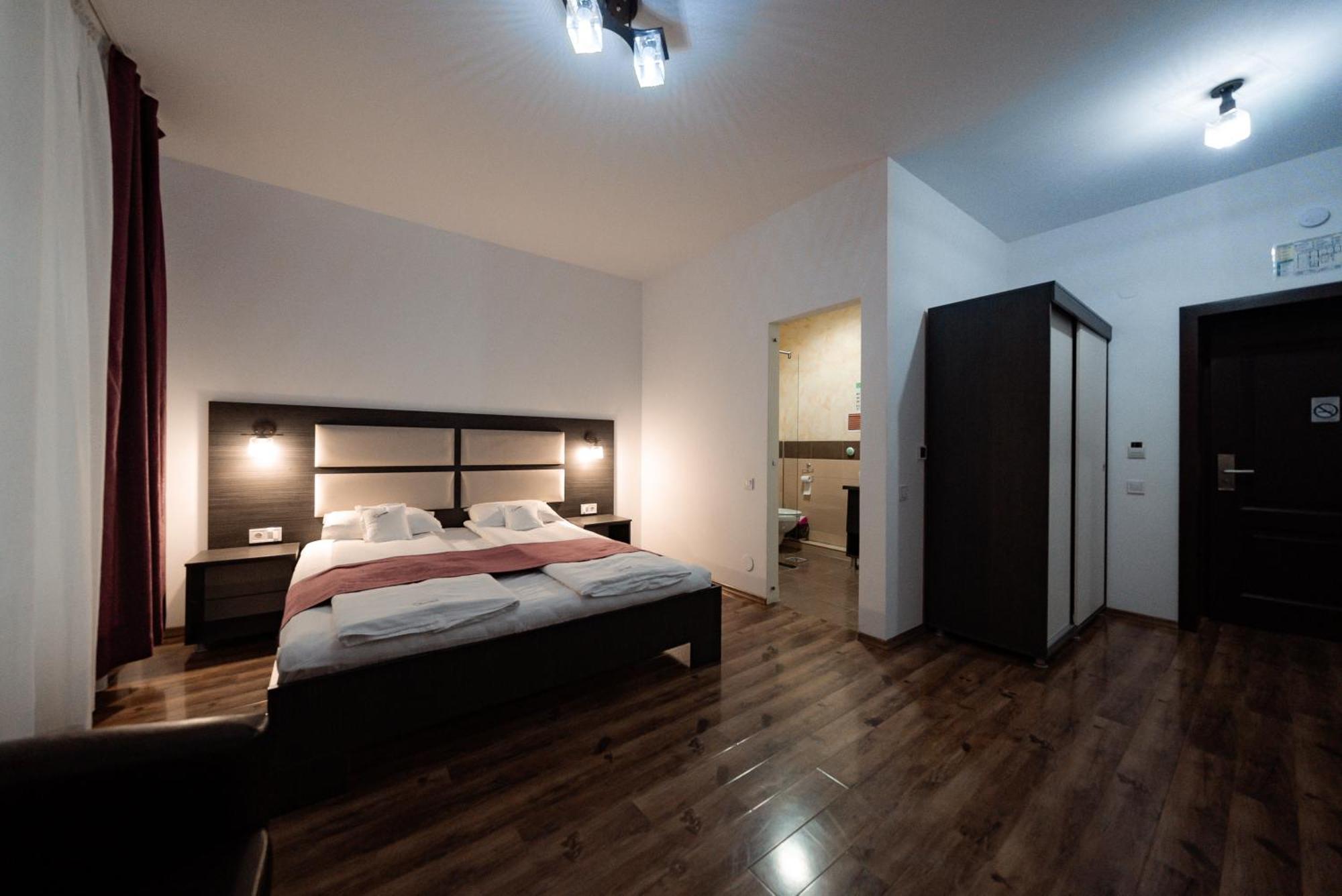 Hotel Quantum House Vatra Dornei Esterno foto