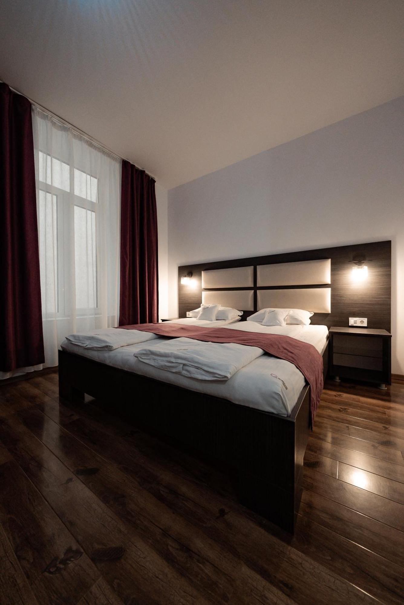 Hotel Quantum House Vatra Dornei Esterno foto