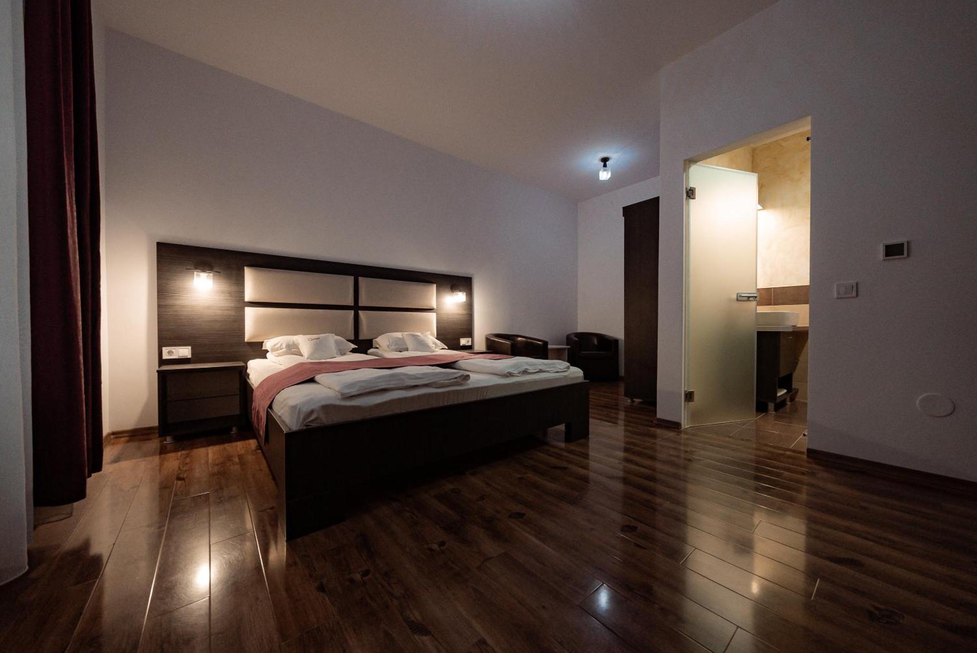 Hotel Quantum House Vatra Dornei Esterno foto