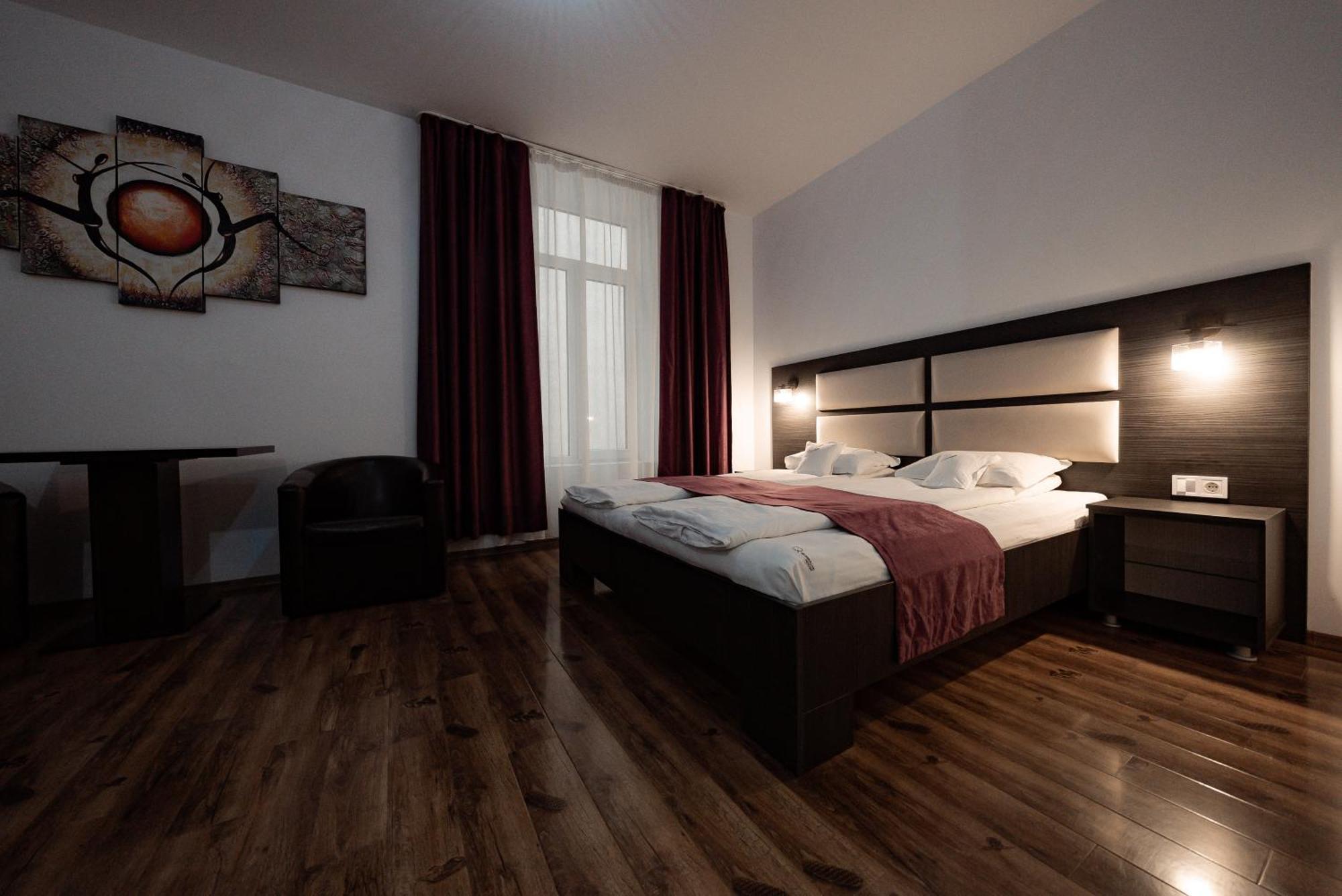 Hotel Quantum House Vatra Dornei Esterno foto