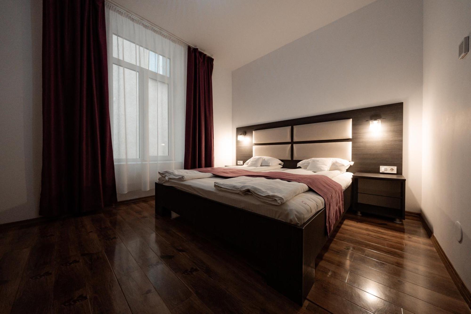 Hotel Quantum House Vatra Dornei Esterno foto