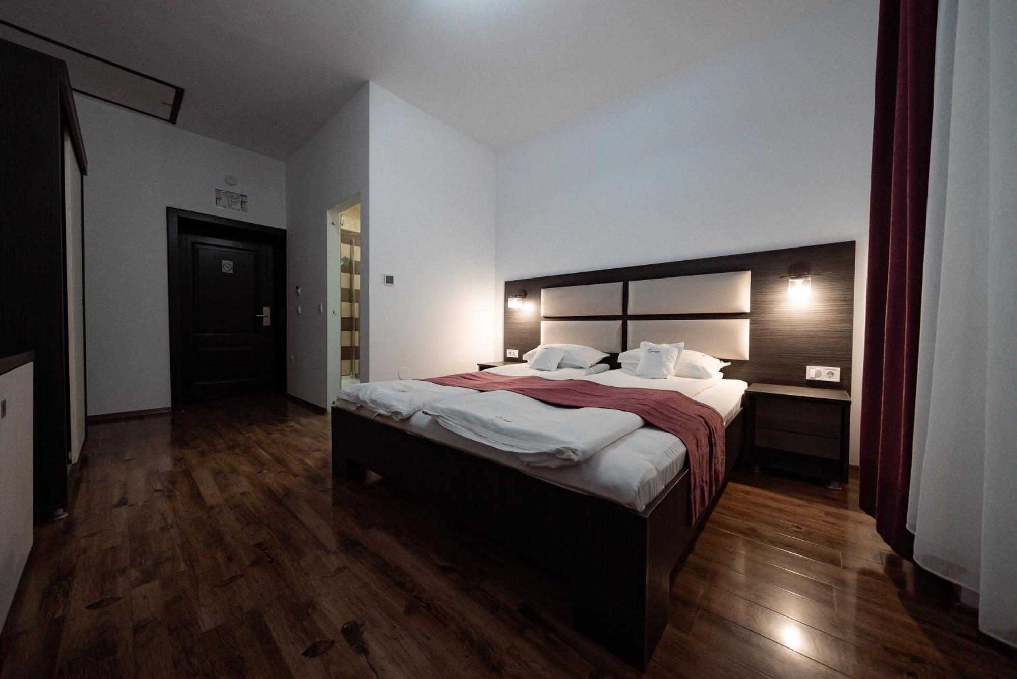 Hotel Quantum House Vatra Dornei Esterno foto