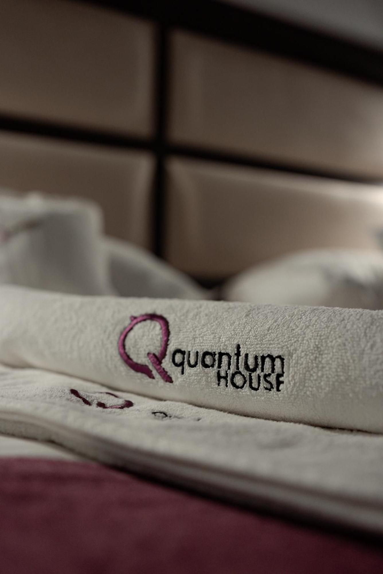 Hotel Quantum House Vatra Dornei Esterno foto