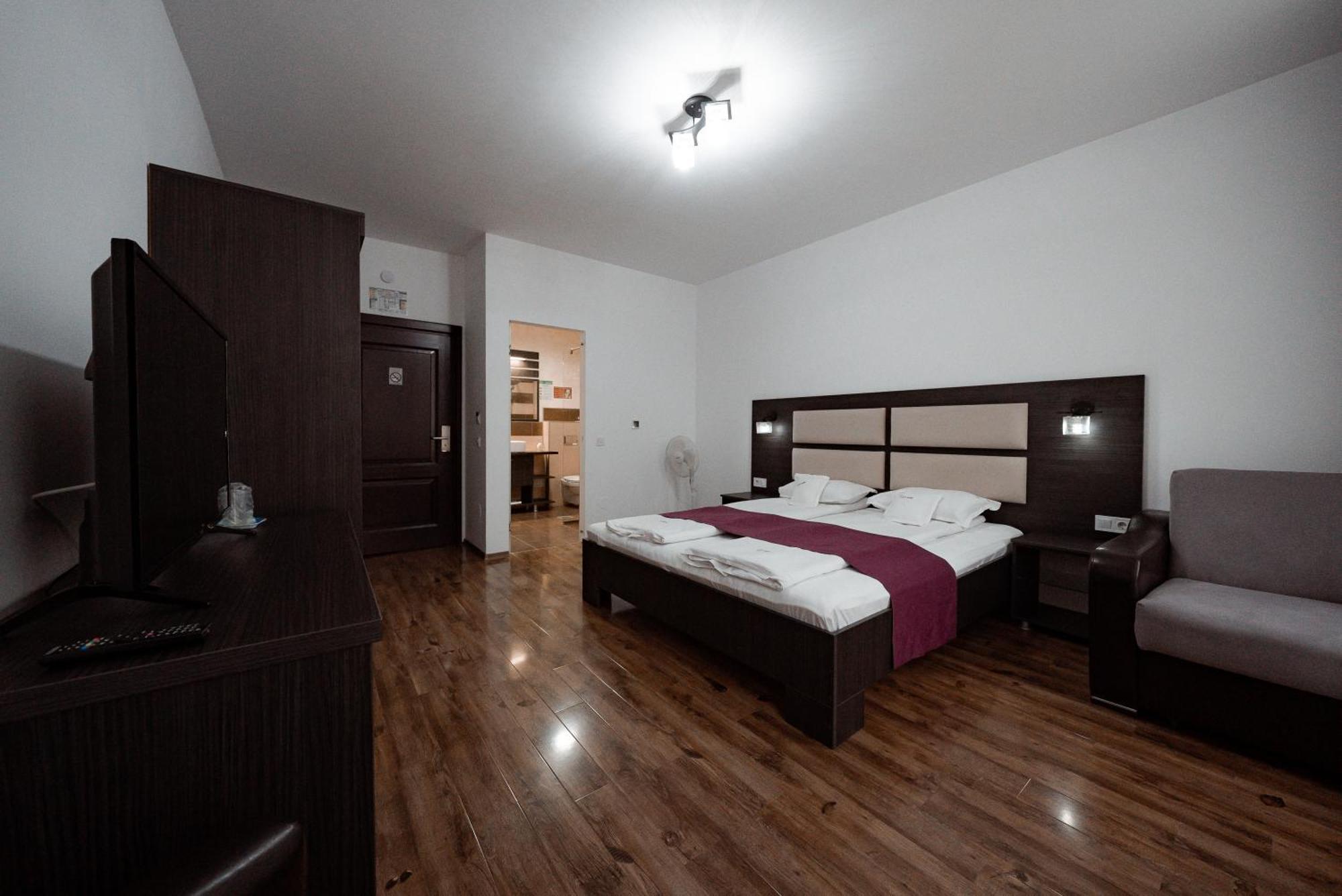 Hotel Quantum House Vatra Dornei Esterno foto