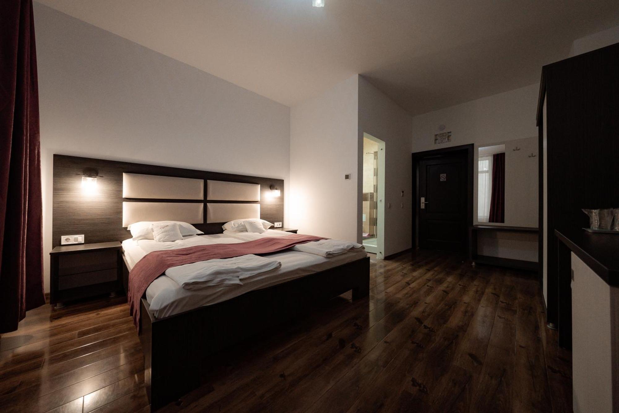 Hotel Quantum House Vatra Dornei Esterno foto