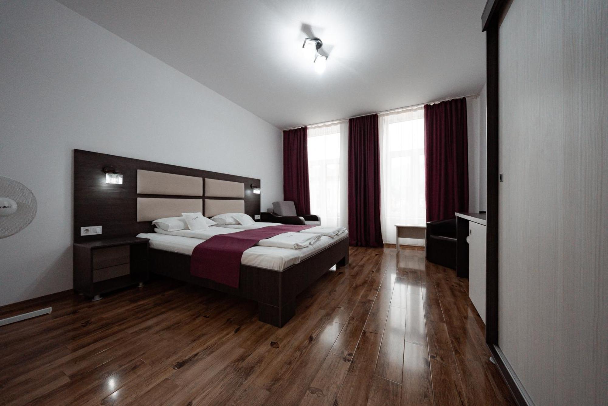 Hotel Quantum House Vatra Dornei Esterno foto