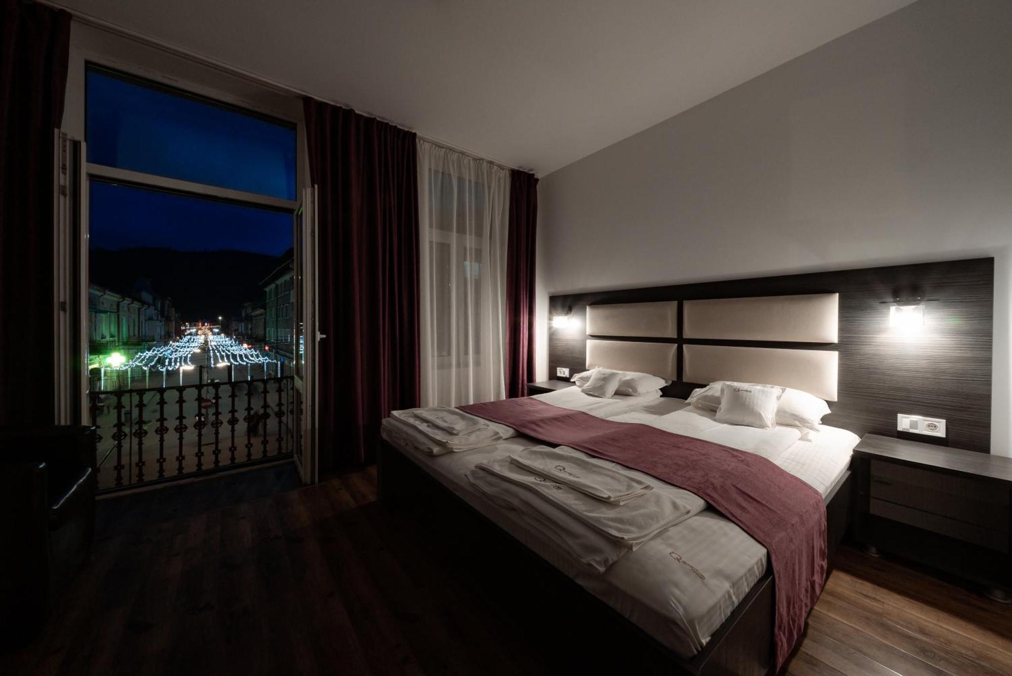 Hotel Quantum House Vatra Dornei Esterno foto