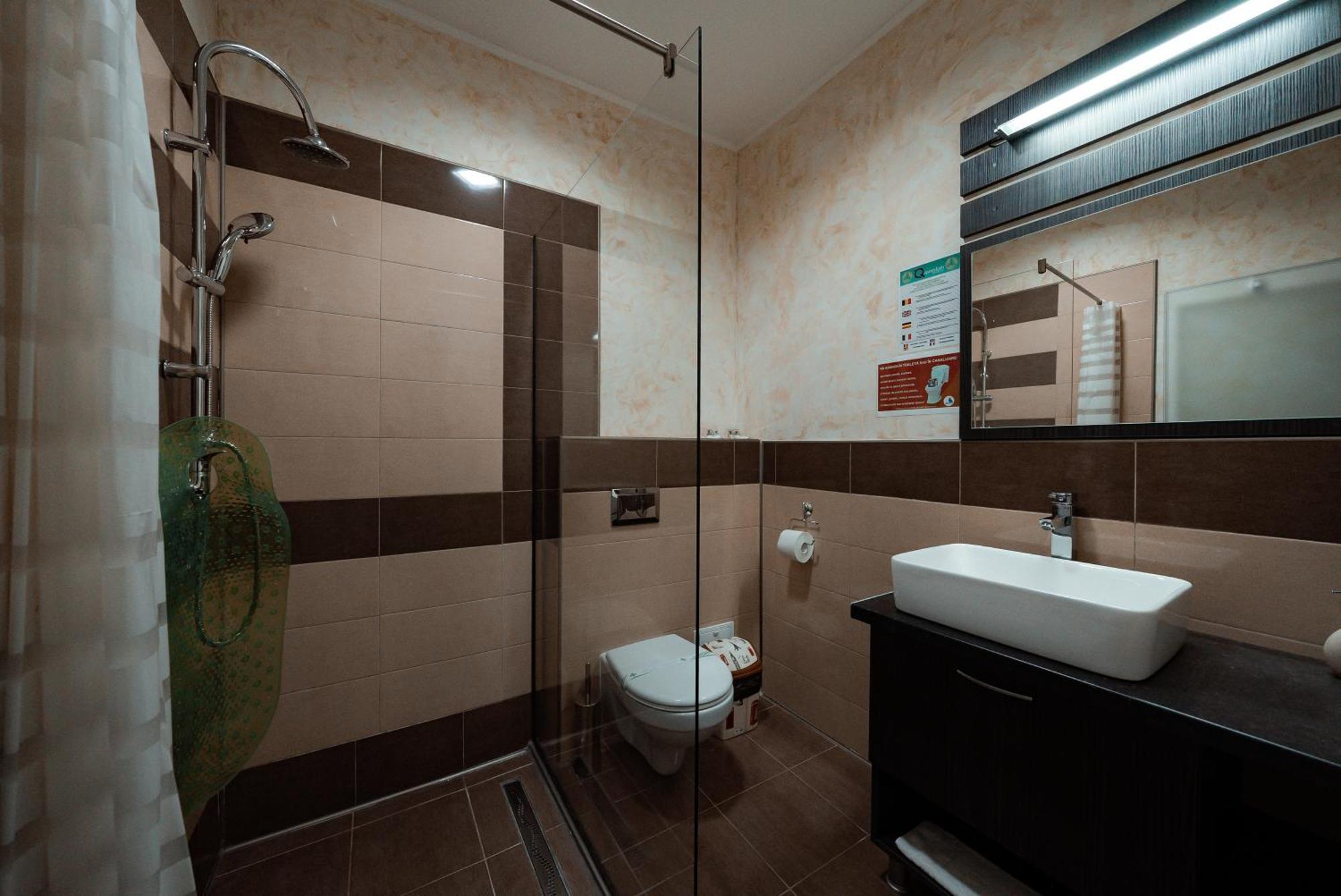 Hotel Quantum House Vatra Dornei Esterno foto