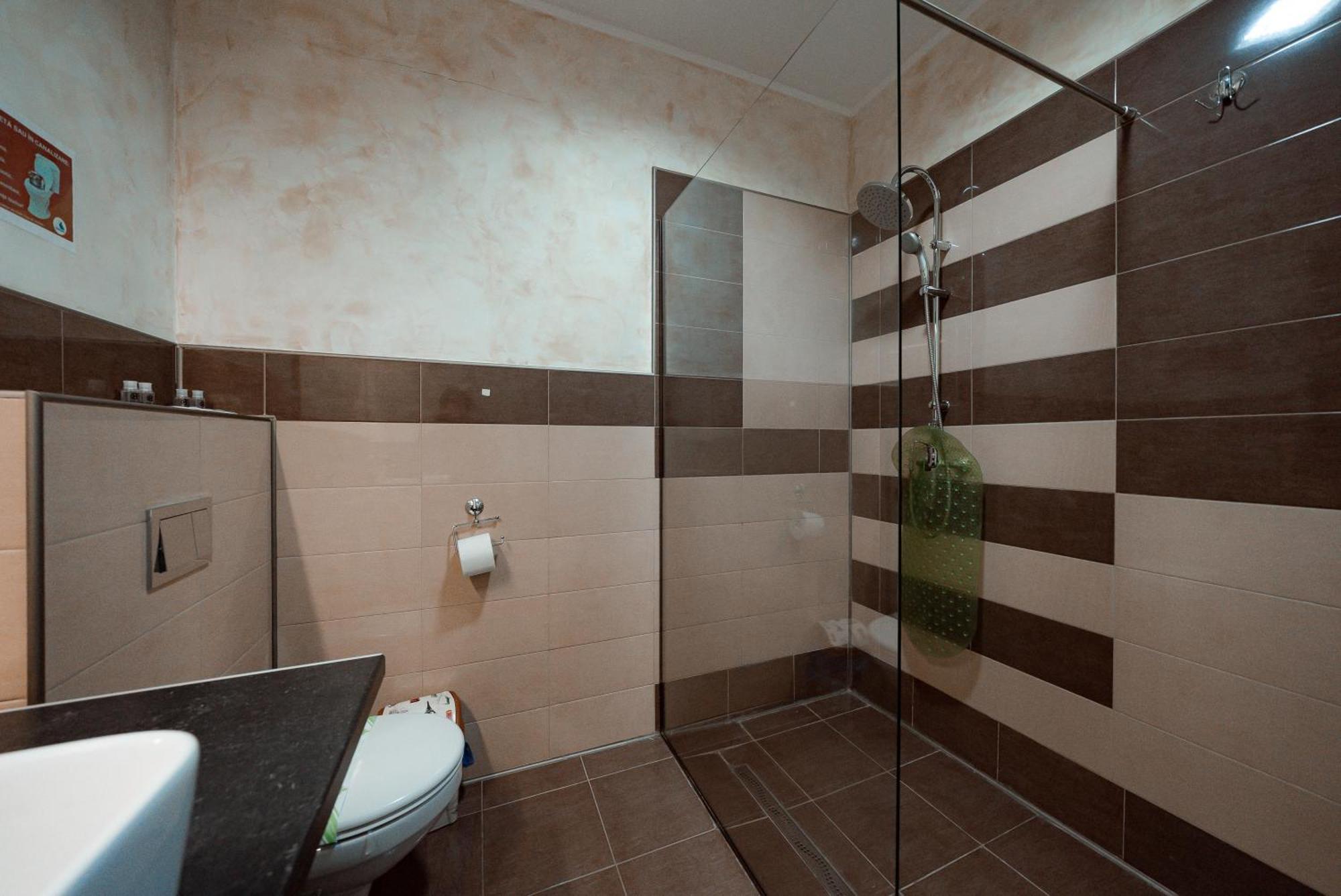 Hotel Quantum House Vatra Dornei Esterno foto