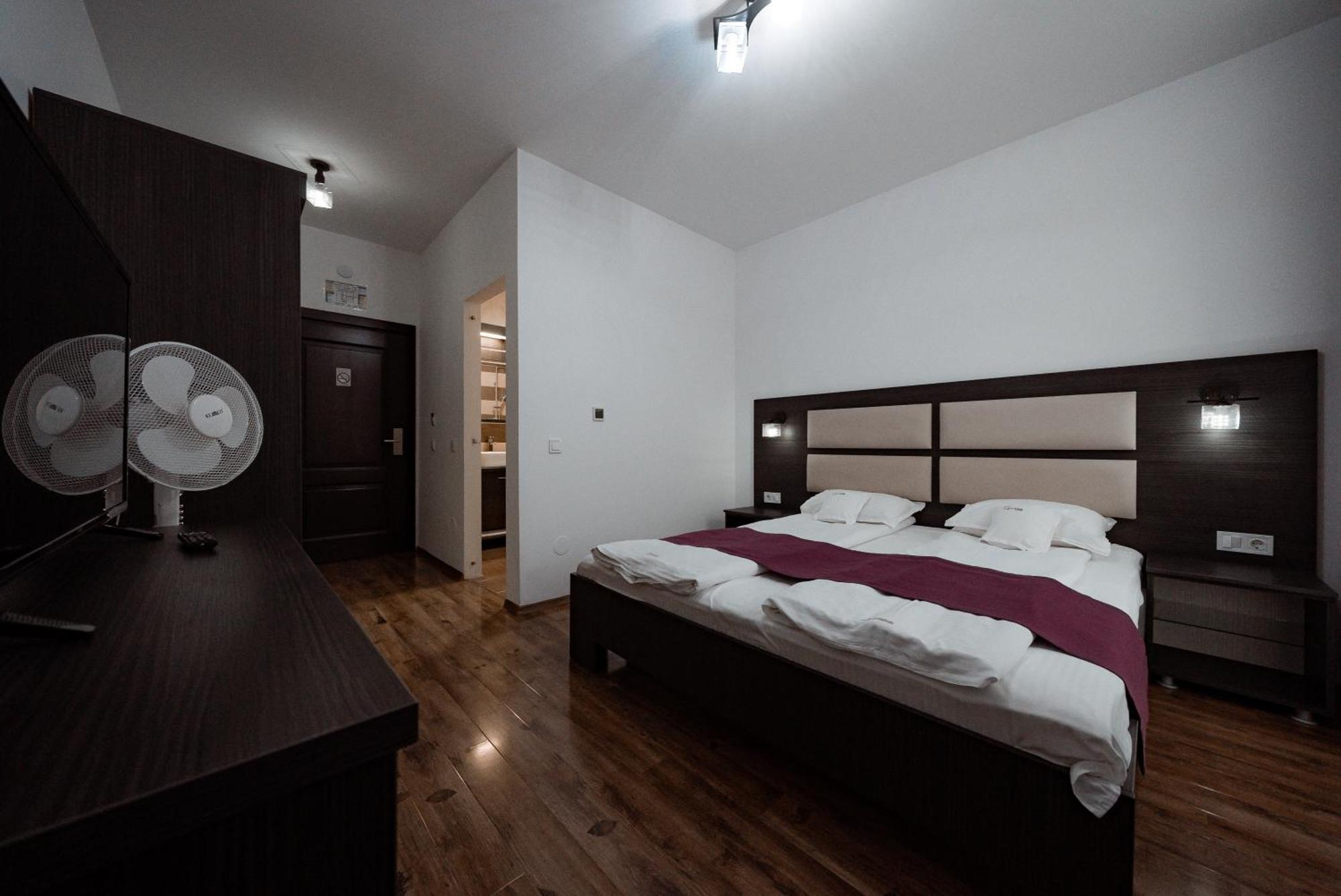 Hotel Quantum House Vatra Dornei Esterno foto
