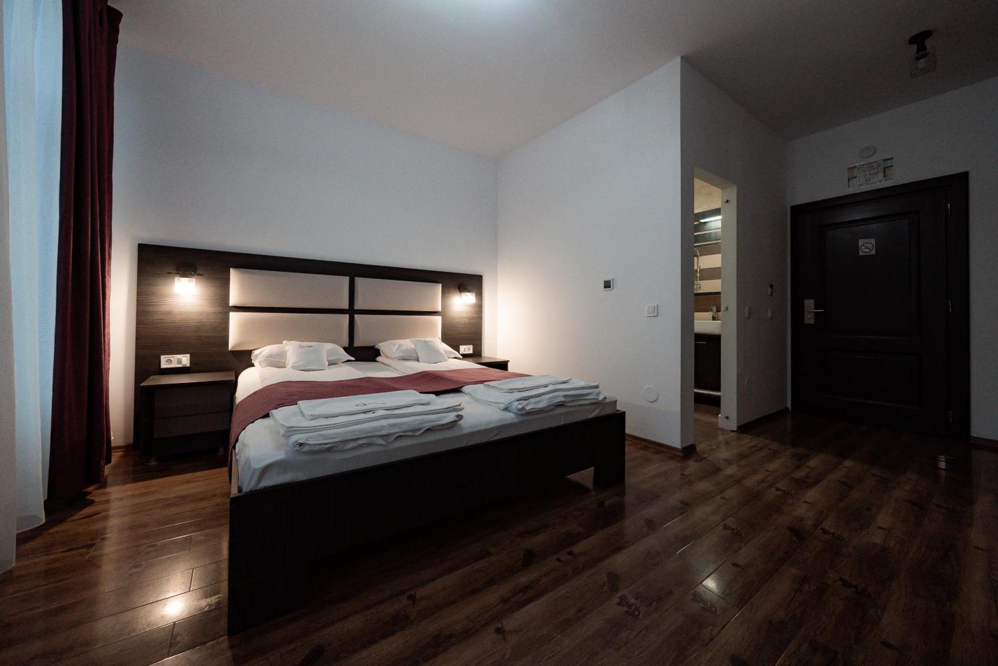 Hotel Quantum House Vatra Dornei Esterno foto