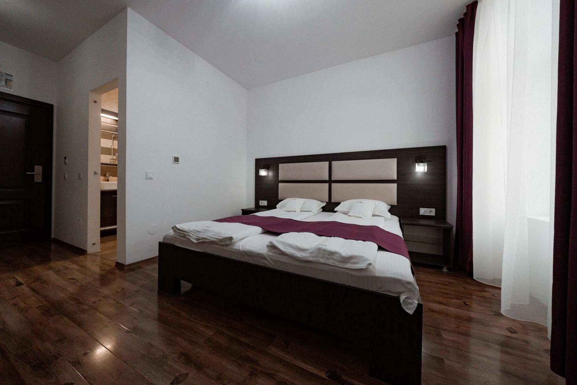 Hotel Quantum House Vatra Dornei Esterno foto