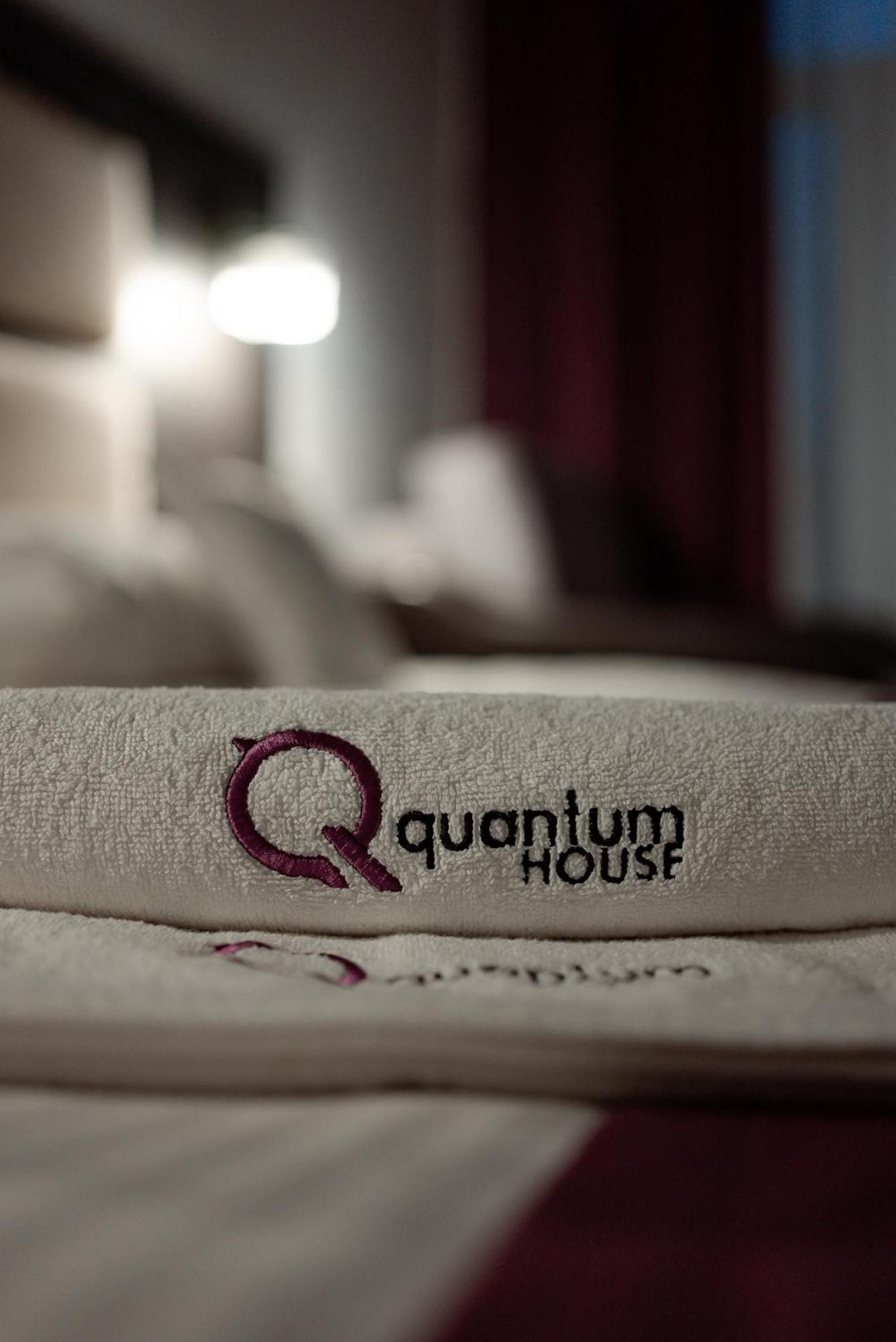 Hotel Quantum House Vatra Dornei Esterno foto
